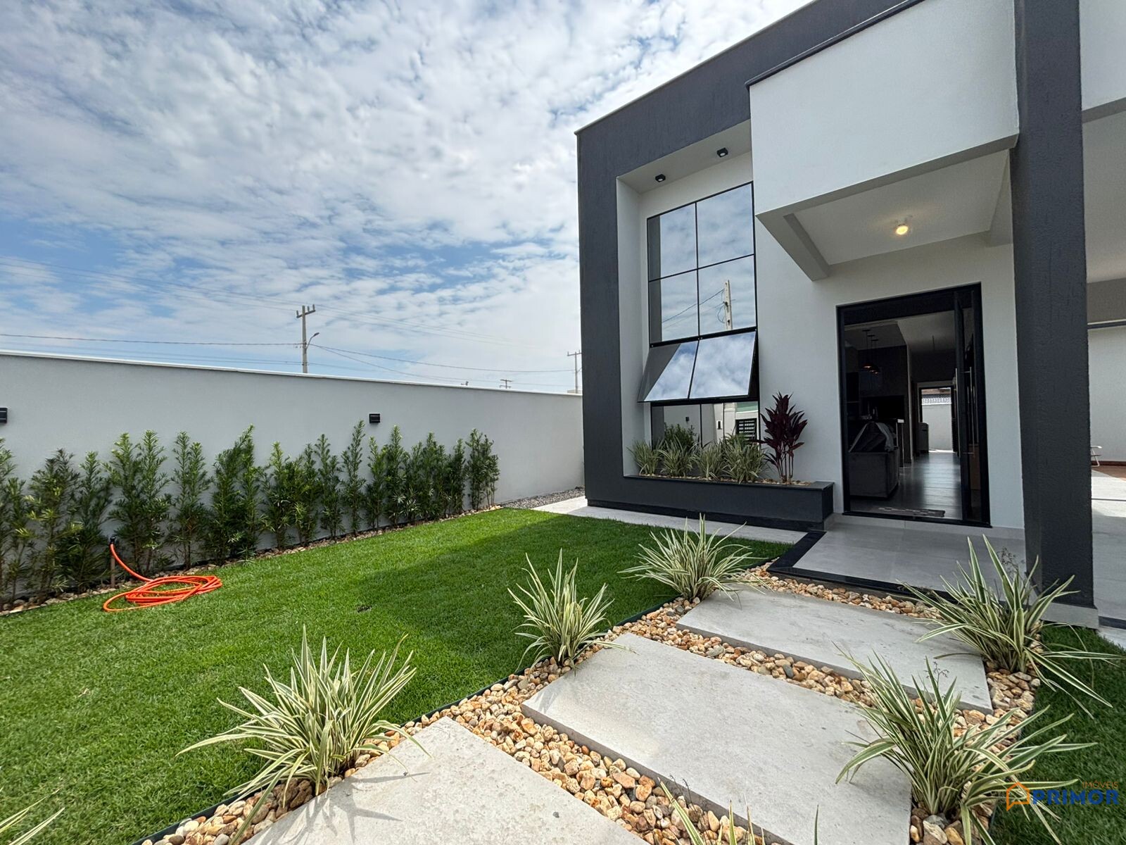 Casa Nova com Piscina à Venda em Balneário Gaivota — Conforto e Segurança