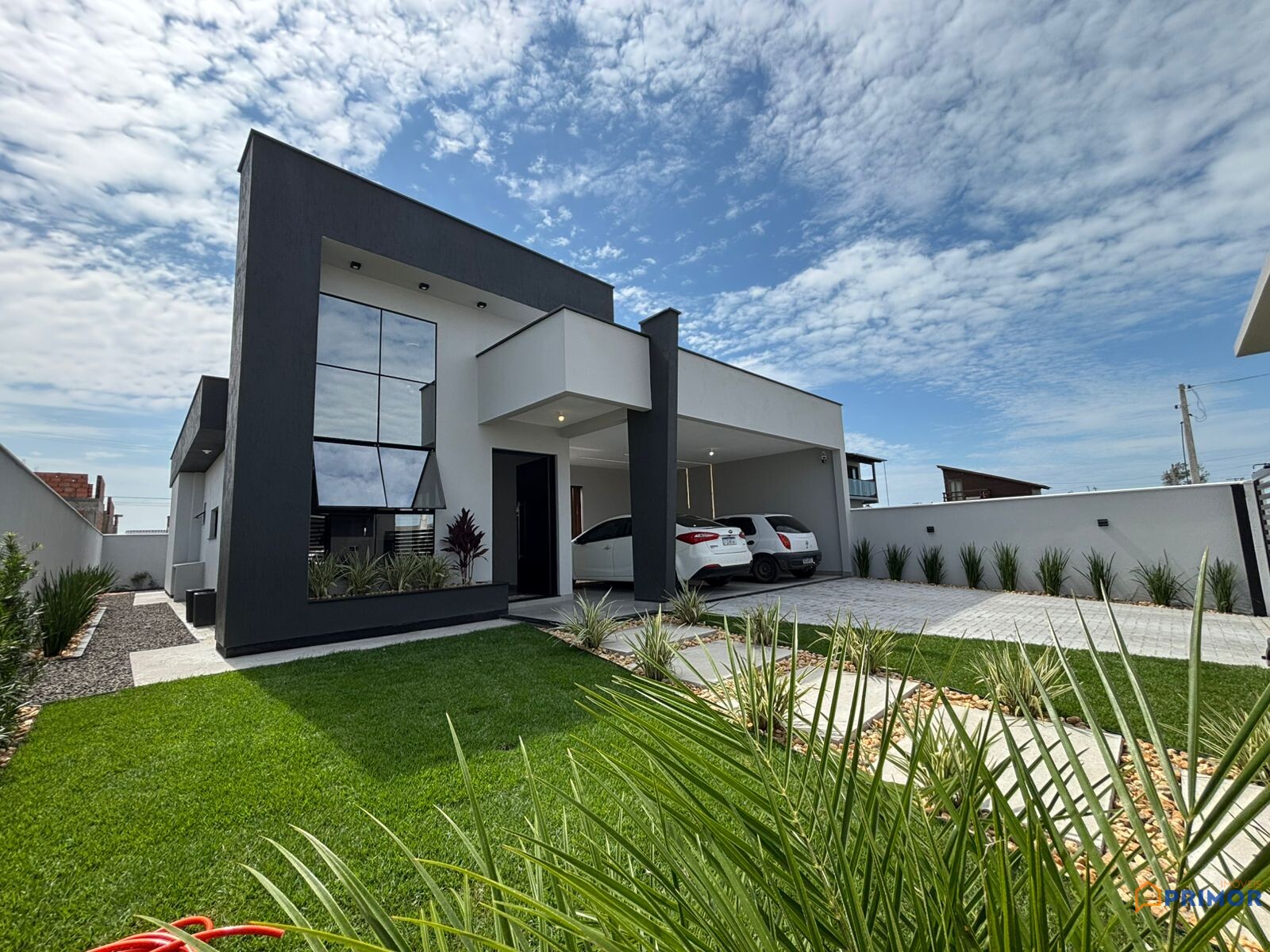 Casa Nova com Piscina à Venda em Balneário Gaivota — Conforto e Segurança