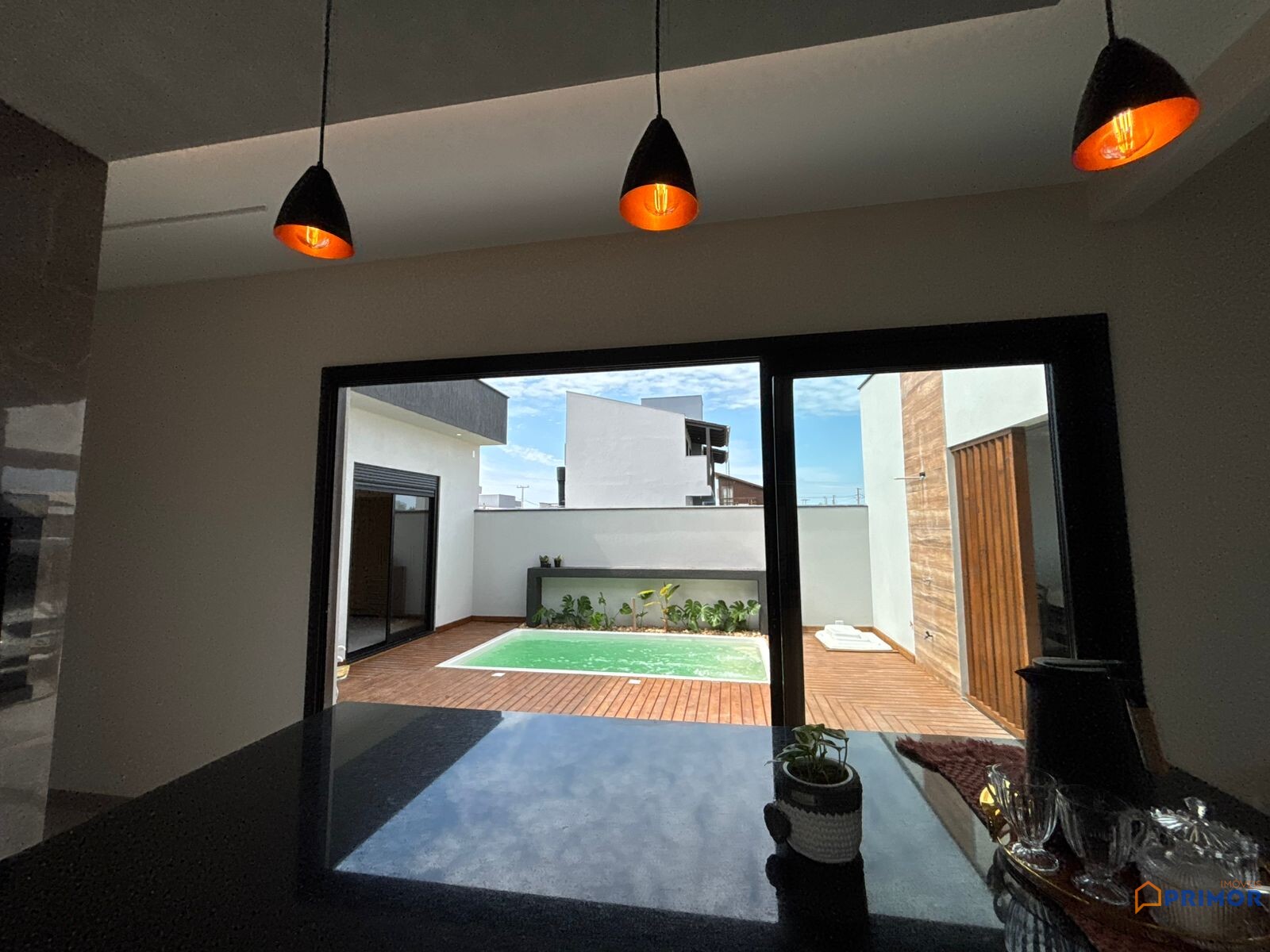 Casa Nova com Piscina à Venda em Balneário Gaivota — Conforto e Segurança